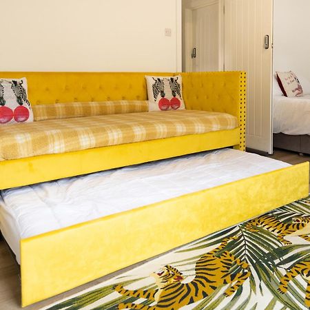 James' Place @ Pontmorlais ميرثير تيدفيل المظهر الخارجي الصورة